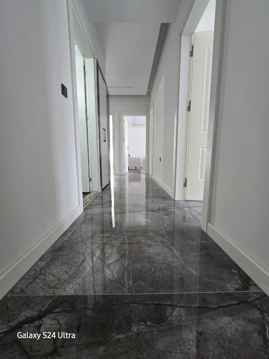 KUŞADASINDA SİTE İÇİNDE HAVUZLU KAPALI MUTFAK SATILIK 3+1DAİRE