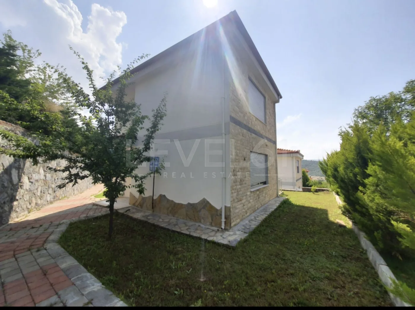 KUŞADASINDA SİTE İÇİNDE HAVUZLU SİTEDE 3+1 KİRALIK VİLLA