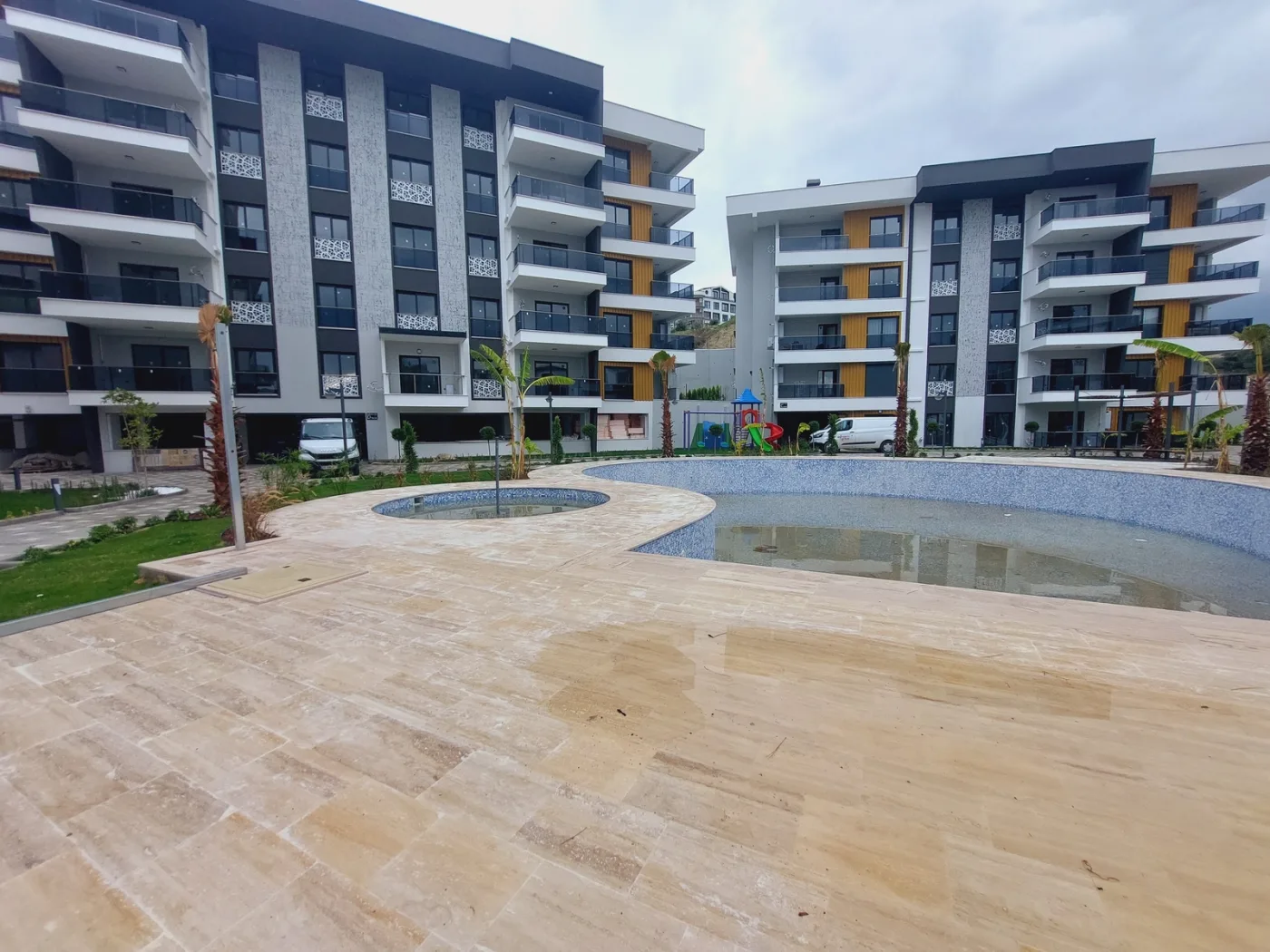 KUŞADASI ARMADA LOFT SİTESİNDE HAVUZLU GÜVENLİKLİ DOĞALGAZLI 2+1
