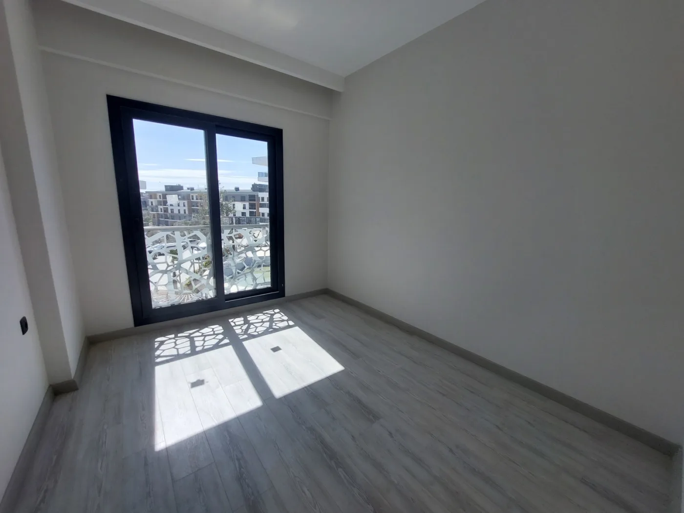 KUŞADASI ARMADA LOFT SİTESİNDE HAVUZLU GÜVENLİKLİ DOĞALGAZLI 2+1