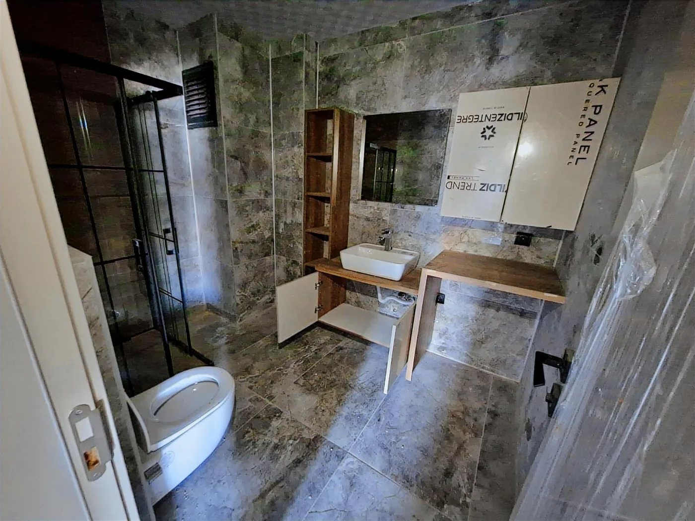 61'den Yetkili Kuşadası Ege Mahallesinde Satılık 2+1 Daire