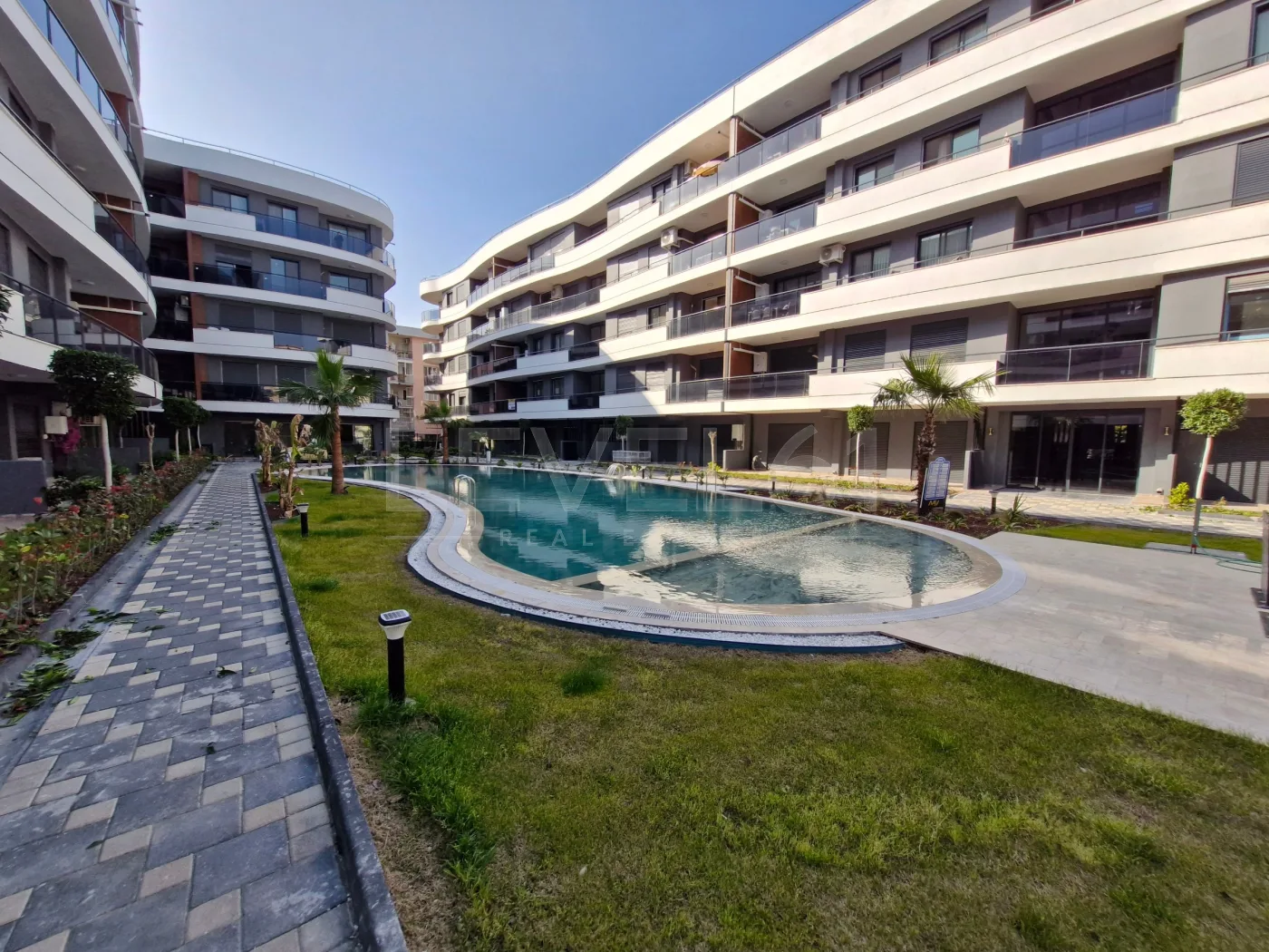 Kuşadası Kadınlar Denizinde Kiralık 1+1 Lüks Havuzlu Daire