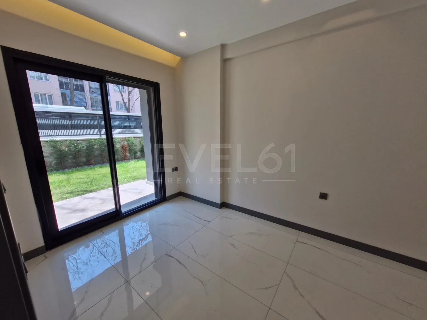 Kuşadası Kadınlar Denizinde Kiralık 1+1 Lüks Havuzlu Daire