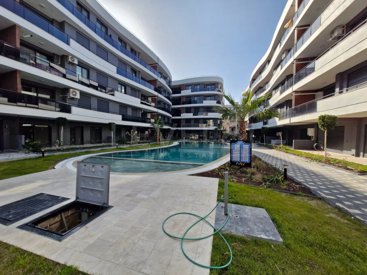 Kuşadası Kadınlar Denizinde Kiralık 1+1 Lüks Havuzlu Daire