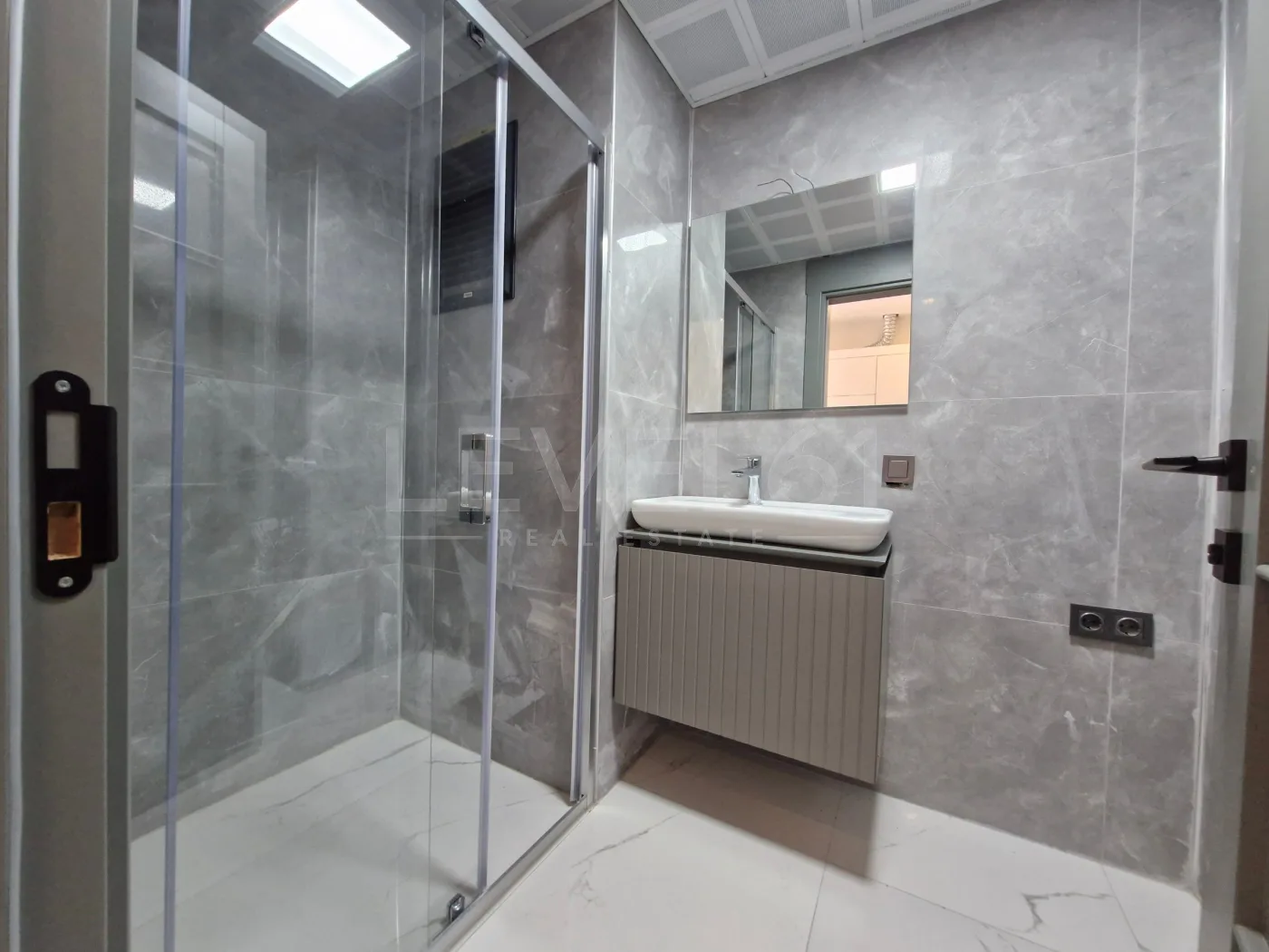 Kuşadası Kadınlar Denizinde Kiralık 1+1 Lüks Havuzlu Daire
