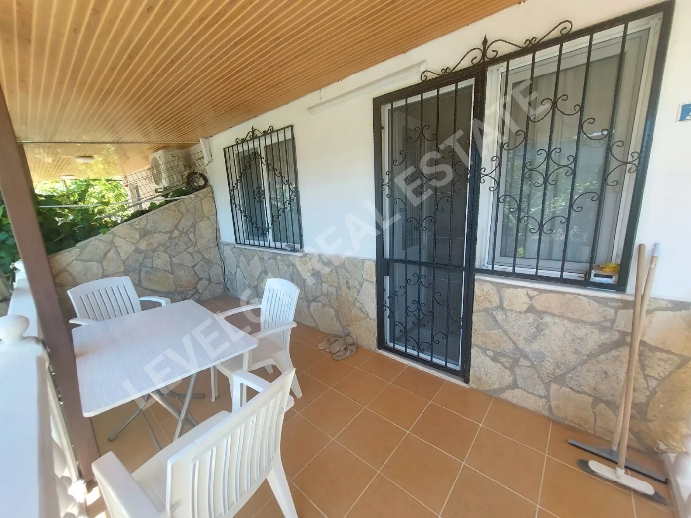 Kuşadası Kadınlar Denizinde 4+1 Satılık Masrafsız Villa
