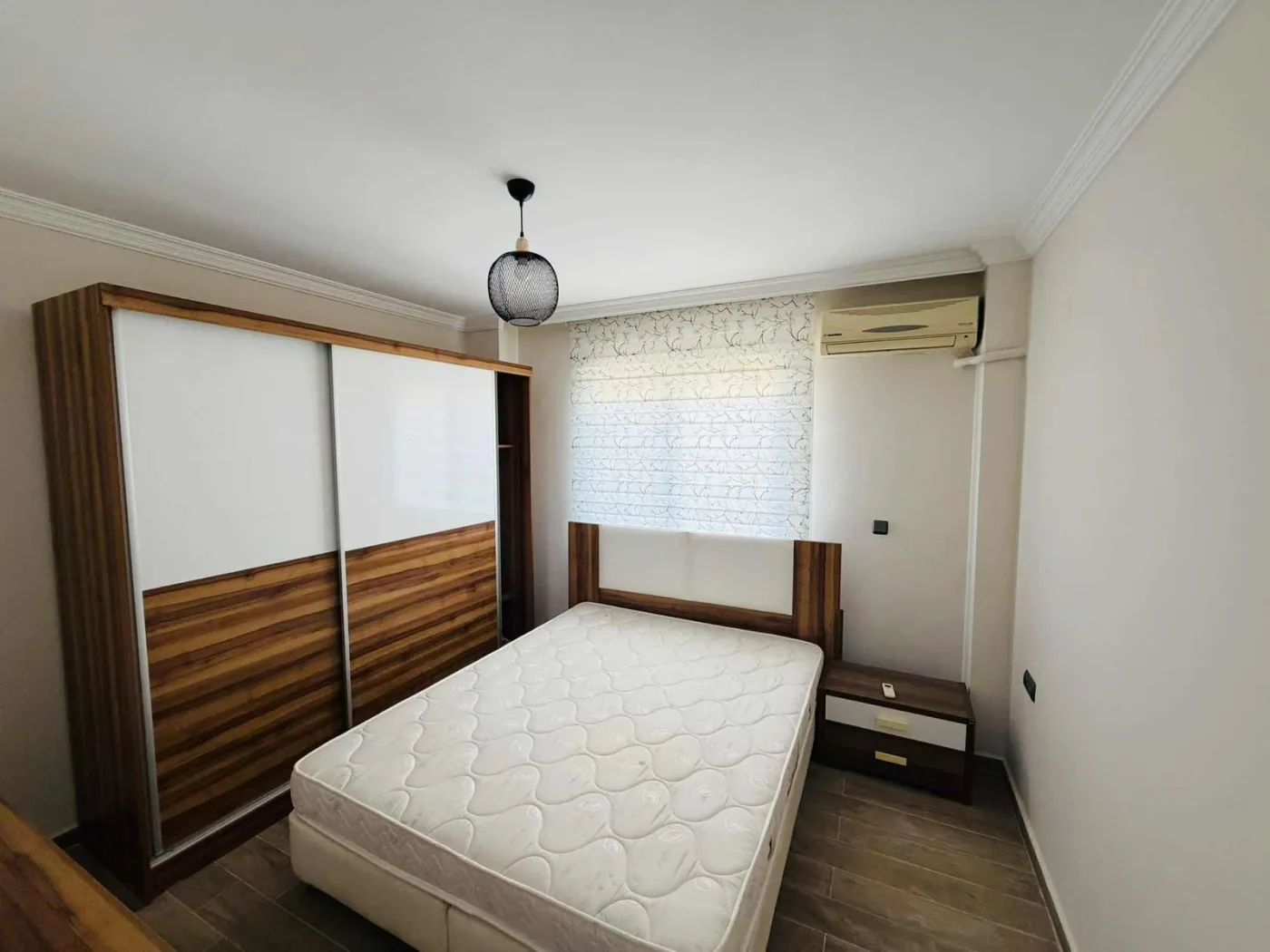 kuşadasında marinaya yakın deniz manzaralı havuzlu sitede villa