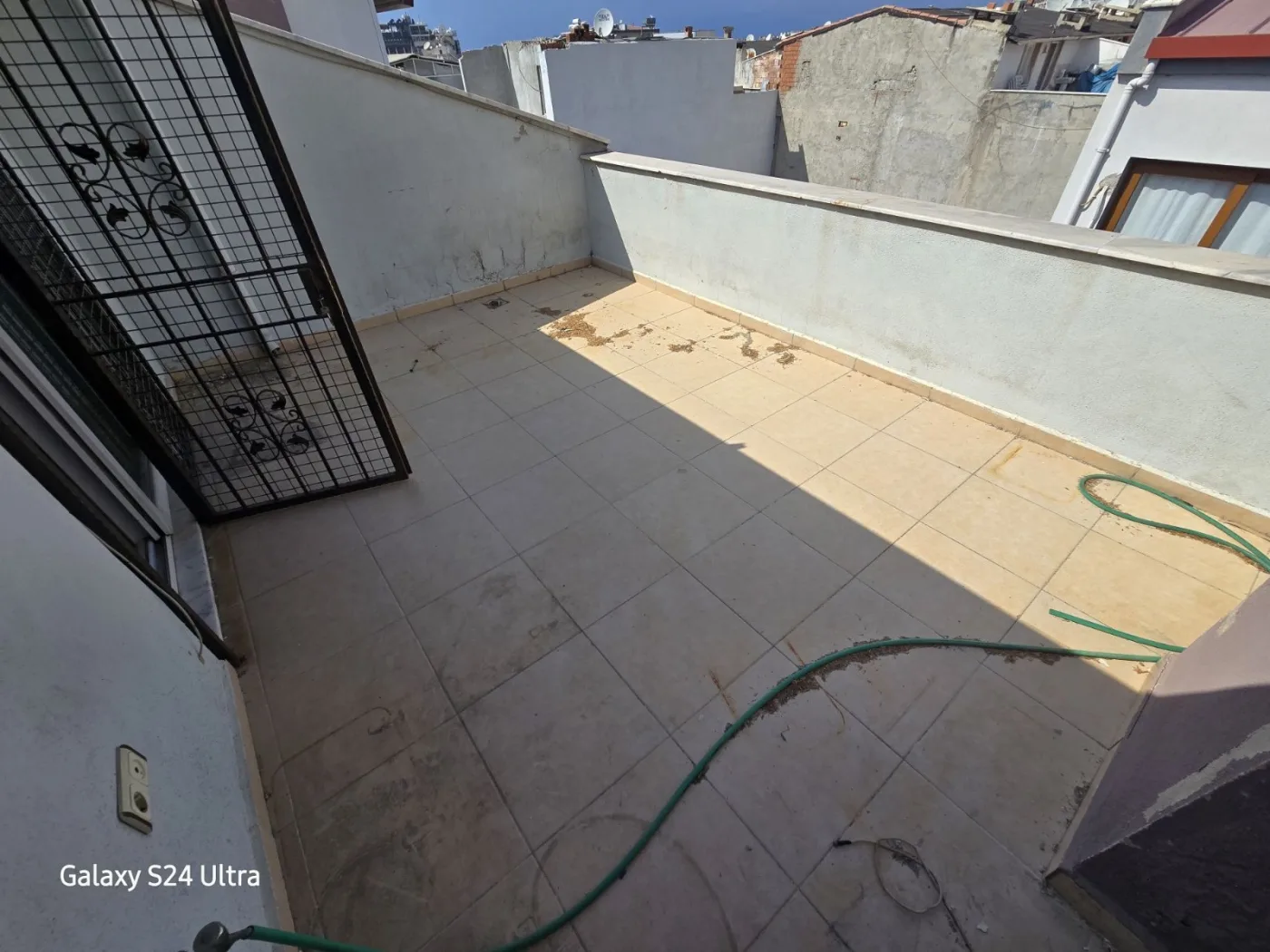 KUŞADASI MERKEZDE DUBLEKS 4+1 KİRALIK DAİRE