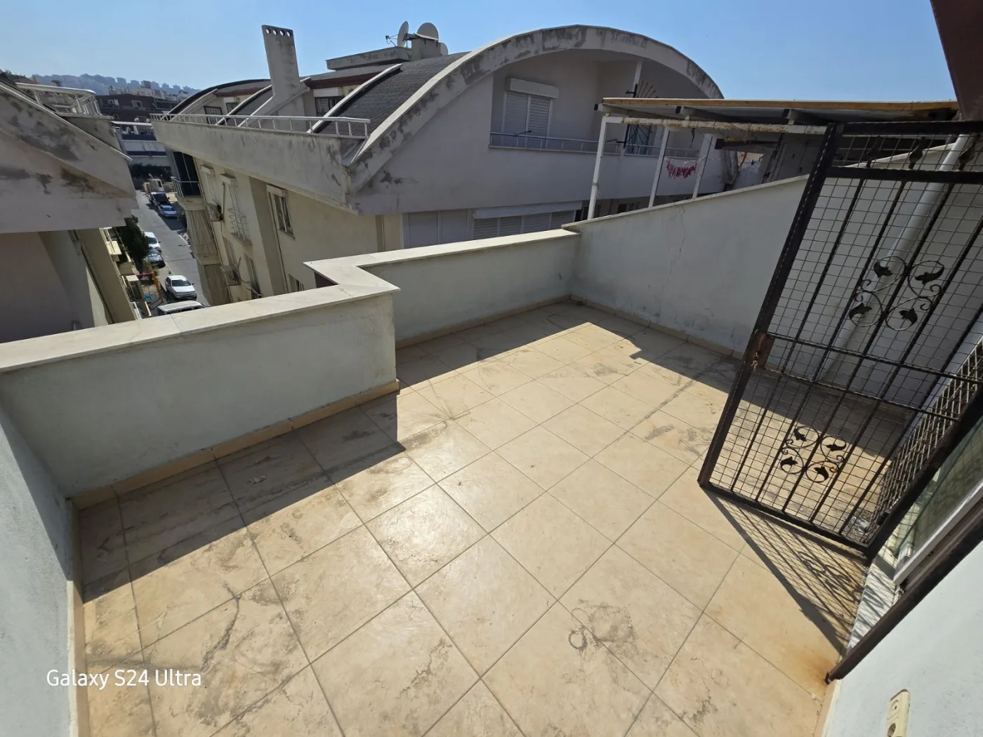 KUŞADASI MERKEZDE DUBLEKS 4+1 KİRALIK DAİRE