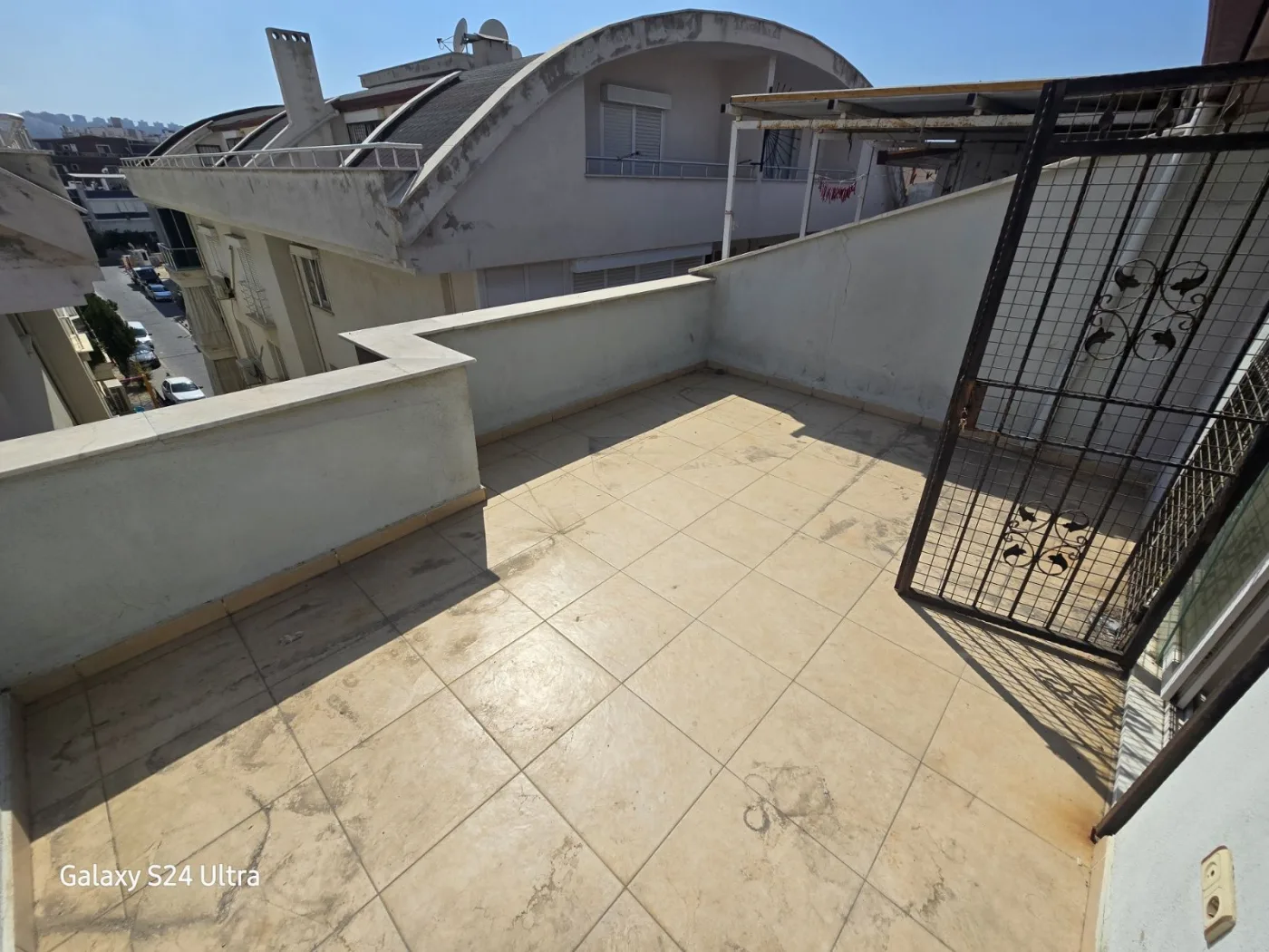 KUŞADASI MERKEZDE DUBLEKS 4+1 KİRALIK DAİRE