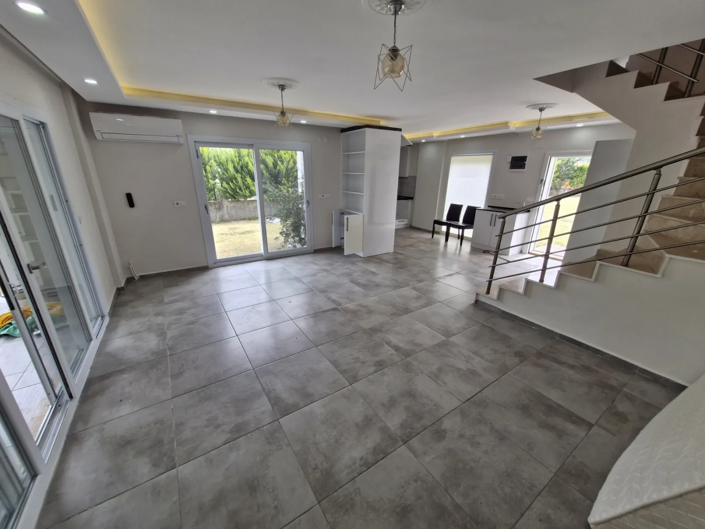 Kuşadası Güzelçamlı'da Emlak61' Den Yetkili Satılık 3+1 Villa
