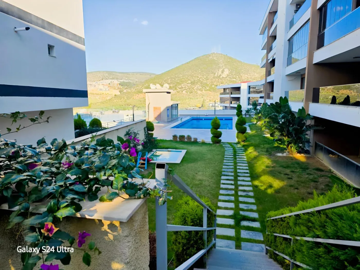 KUŞADASI' nda FULL DENİZ HAVUZ MAMZARALI 2+1 FIRSAT DAİRE