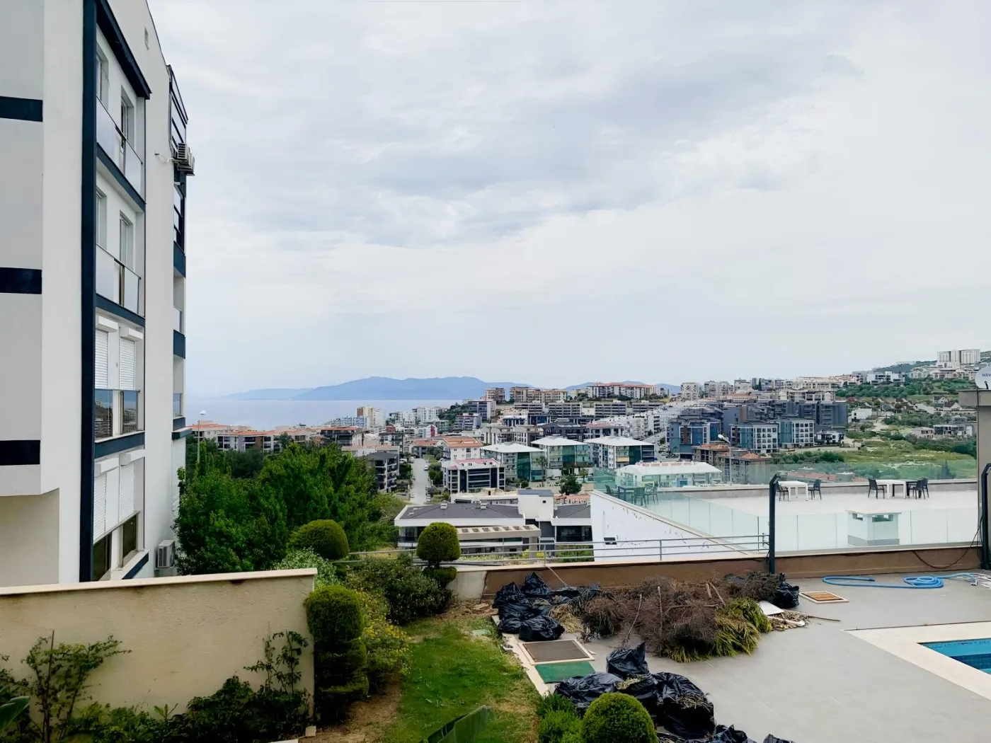 KUŞADASI' nda FULL DENİZ HAVUZ MAMZARALI 2+1 FIRSAT DAİRE