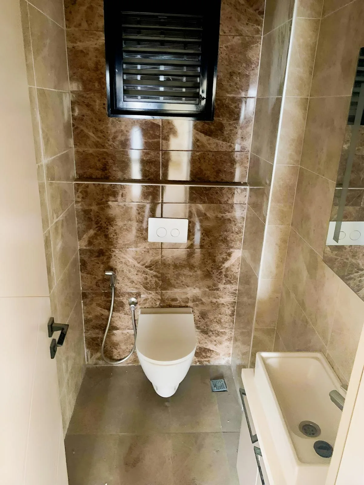 KUŞADASI' nda FULL DENİZ HAVUZ MAMZARALI 2+1 FIRSAT DAİRE