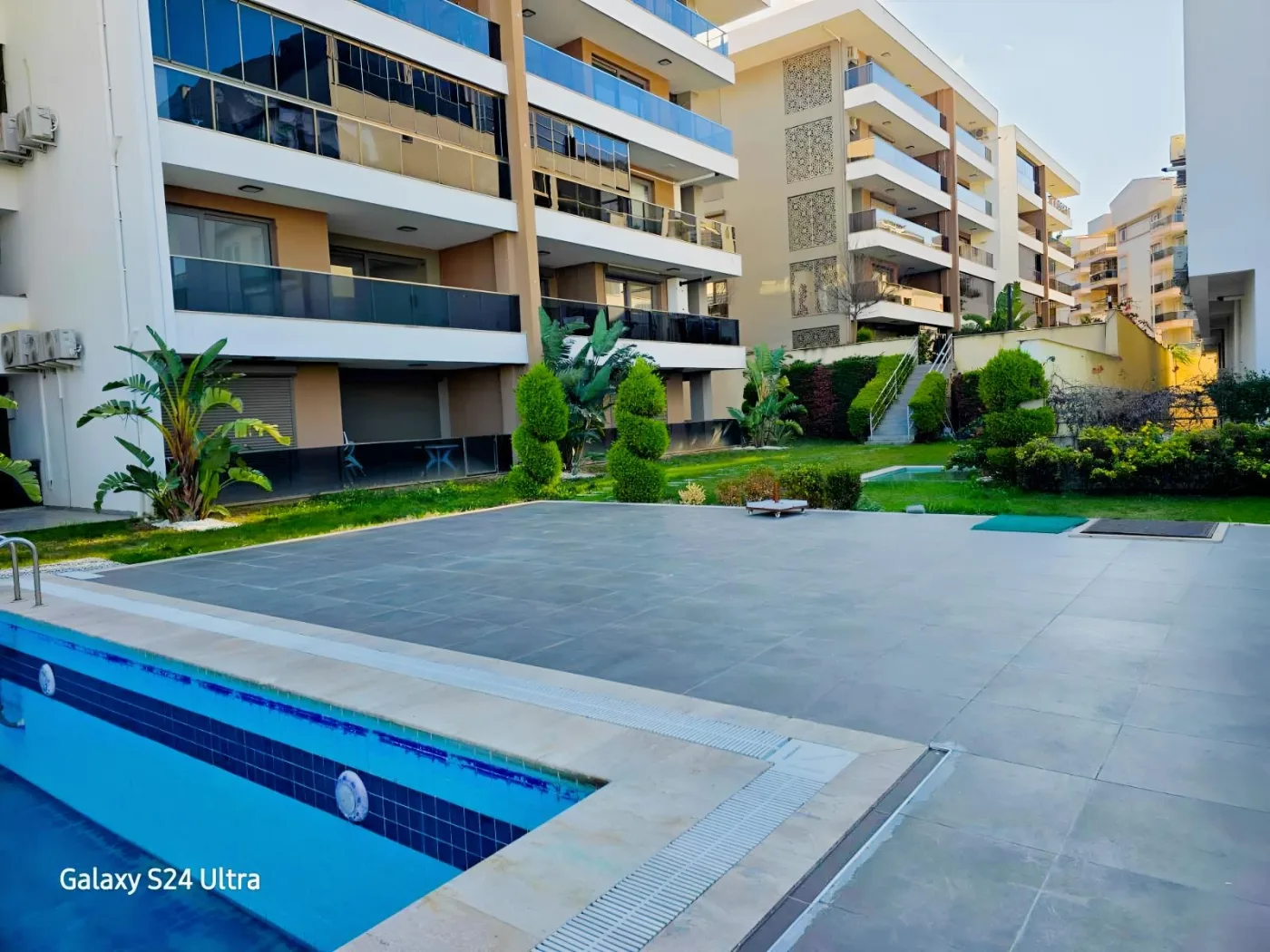 KUŞADASI' nda FULL DENİZ HAVUZ MAMZARALI 2+1 FIRSAT DAİRE