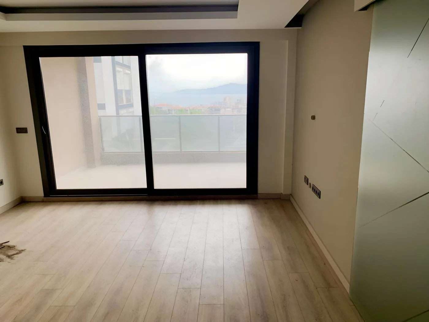 KUŞADASI' nda FULL DENİZ HAVUZ MAMZARALI 2+1 FIRSAT DAİRE