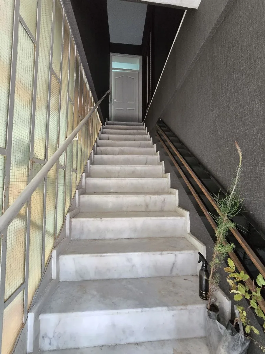 Level61'den Kuşadası Sahiline 100 Metre İki Katlı Satılık Dükkan