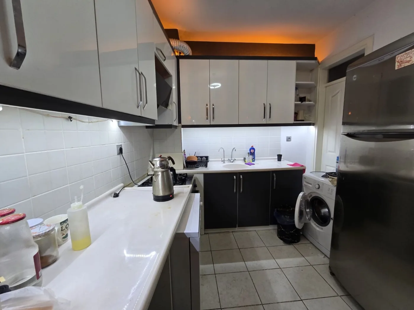 Level61'den Kuşadası Sahiline 100 Metre İki Katlı Satılık Dükkan