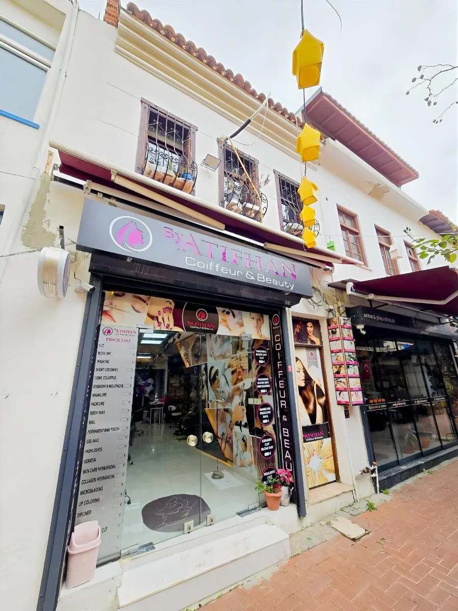 Level61'den Kuşadası Sahiline 100 Metre İki Katlı Satılık Dükkan