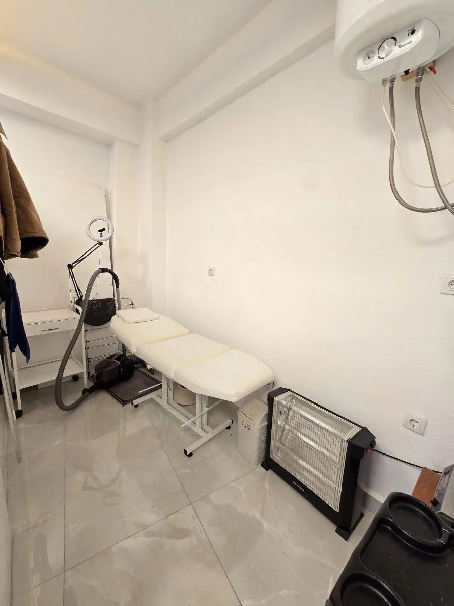 Level61'den Kuşadası Sahiline 100 Metre İki Katlı Satılık Dükkan
