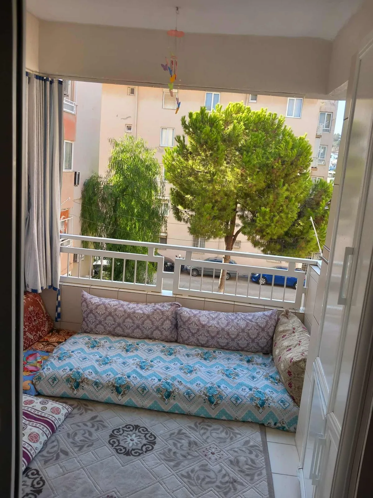 KUŞADASI MERKEZDE KADINLAR DENİZİNE ÇOK YAKIN 2+1 FIRSAT DAİRE