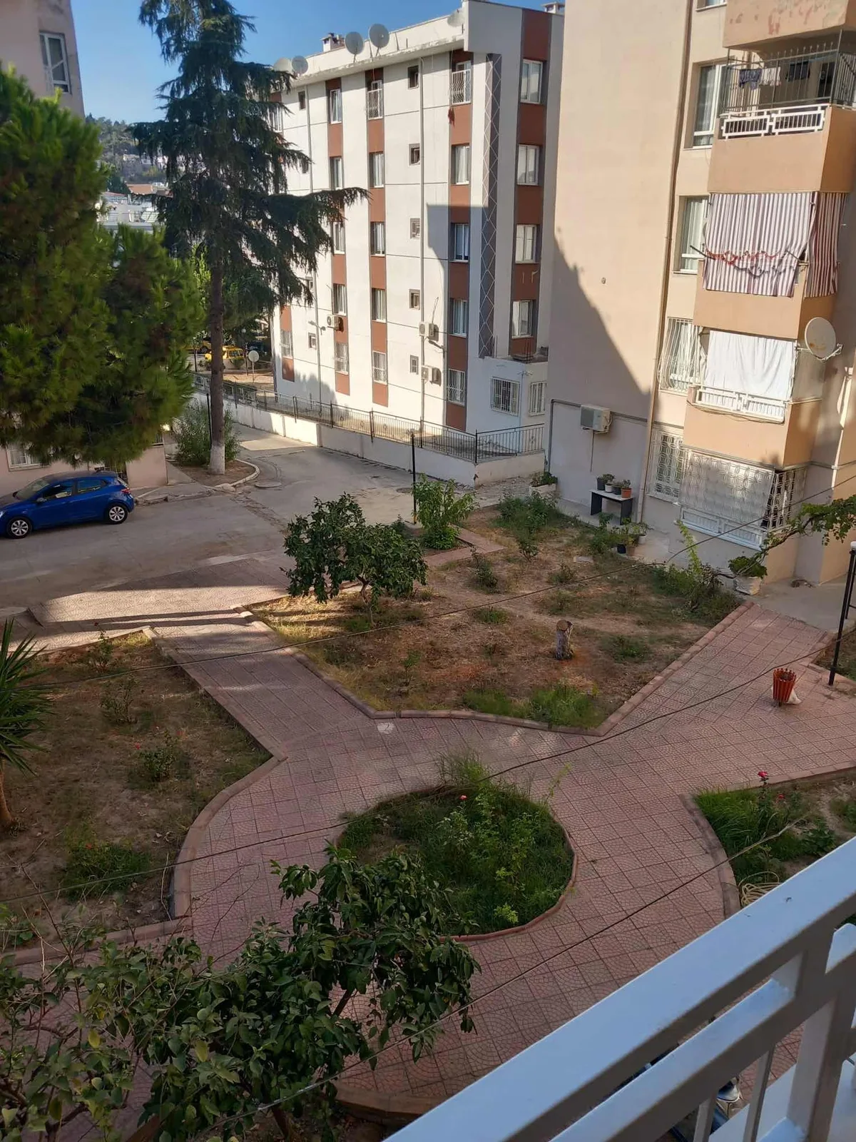 KUŞADASI MERKEZDE KADINLAR DENİZİNE ÇOK YAKIN 2+1 FIRSAT DAİRE