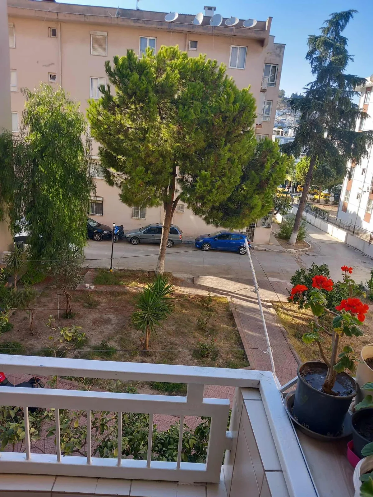 KUŞADASI MERKEZDE KADINLAR DENİZİNE ÇOK YAKIN 2+1 FIRSAT DAİRE