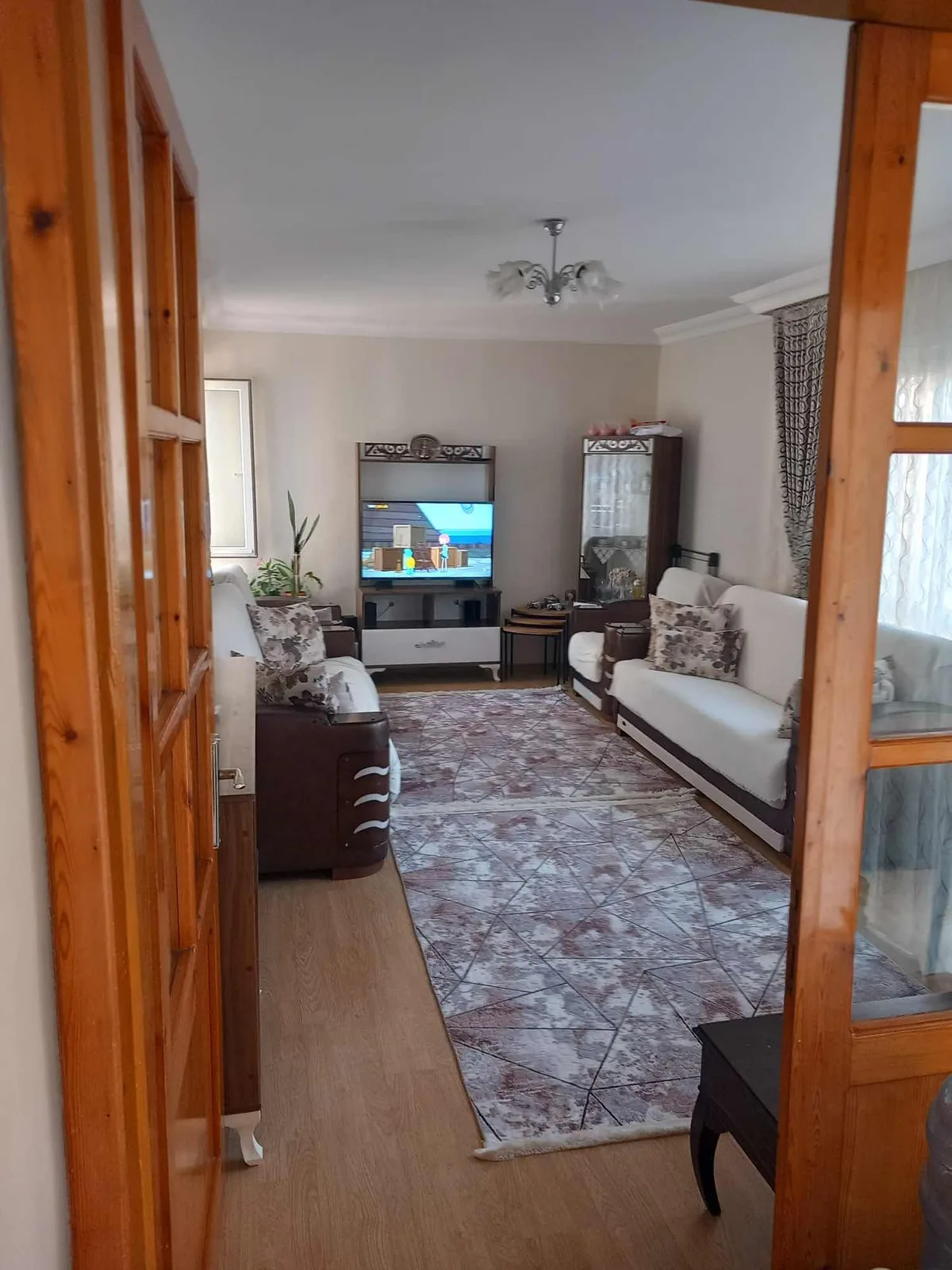 KUŞADASI MERKEZDE KADINLAR DENİZİNE ÇOK YAKIN 2+1 FIRSAT DAİRE