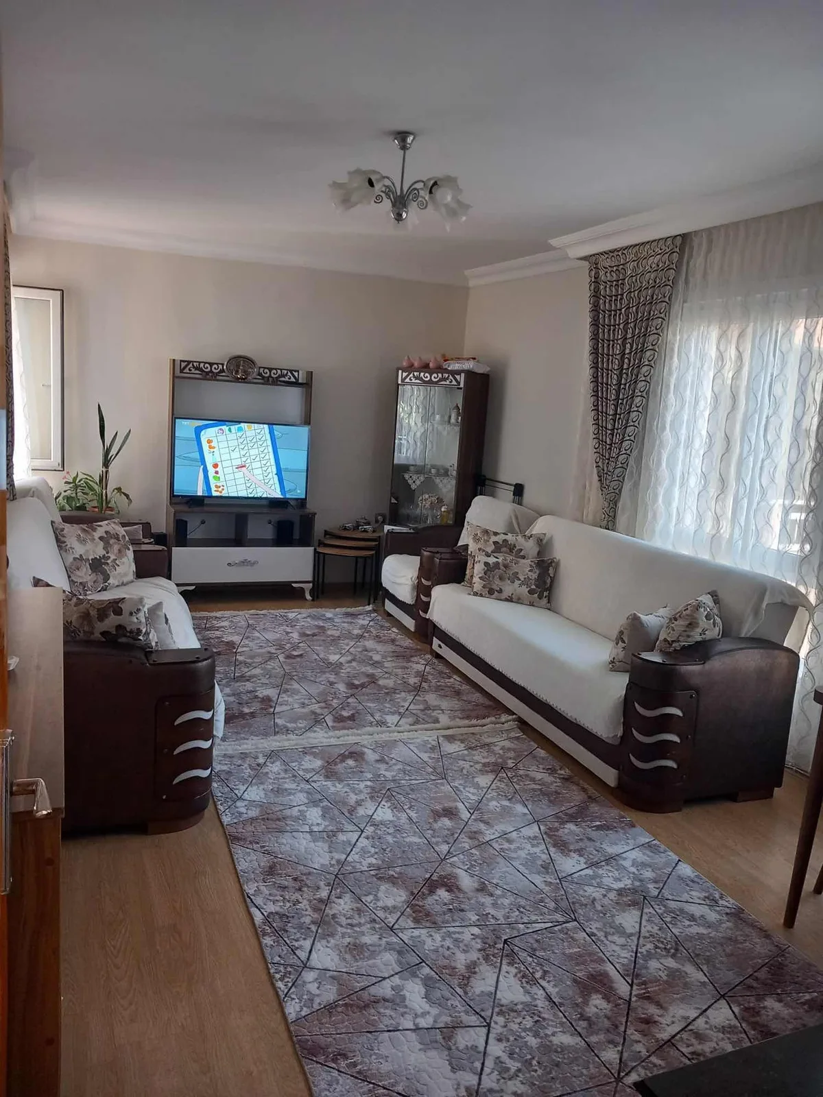 KUŞADASI MERKEZDE KADINLAR DENİZİNE ÇOK YAKIN 2+1 FIRSAT DAİRE