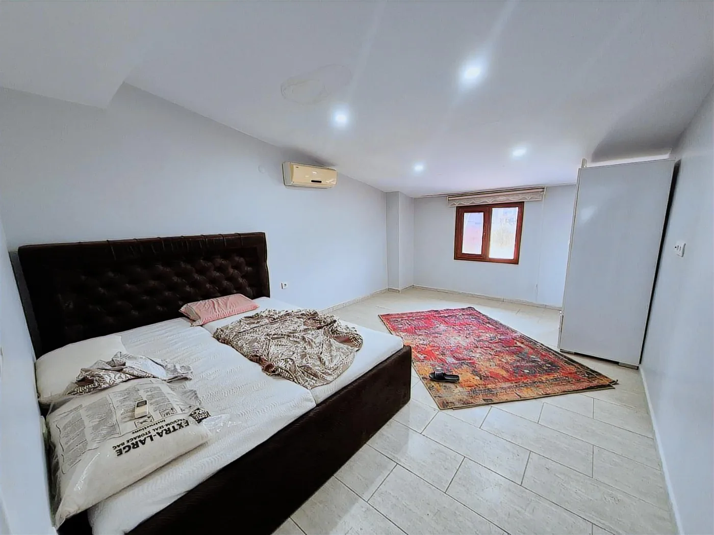 Bayraklidede Mahallesinde Satılık Tripleks 6+1 Dükkan Tapulu