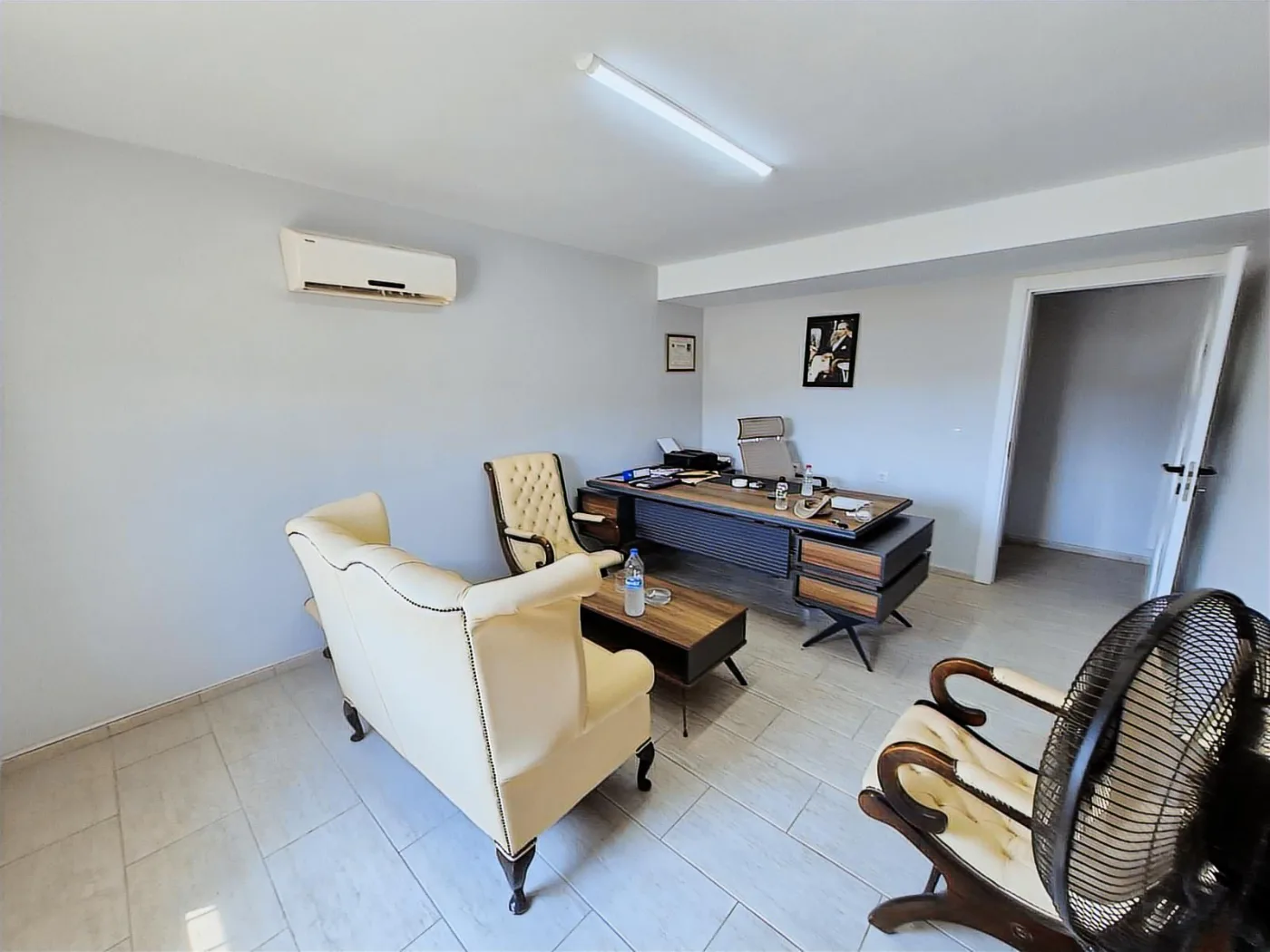 Bayraklidede Mahallesinde Satılık Tripleks 6+1 Dükkan Tapulu
