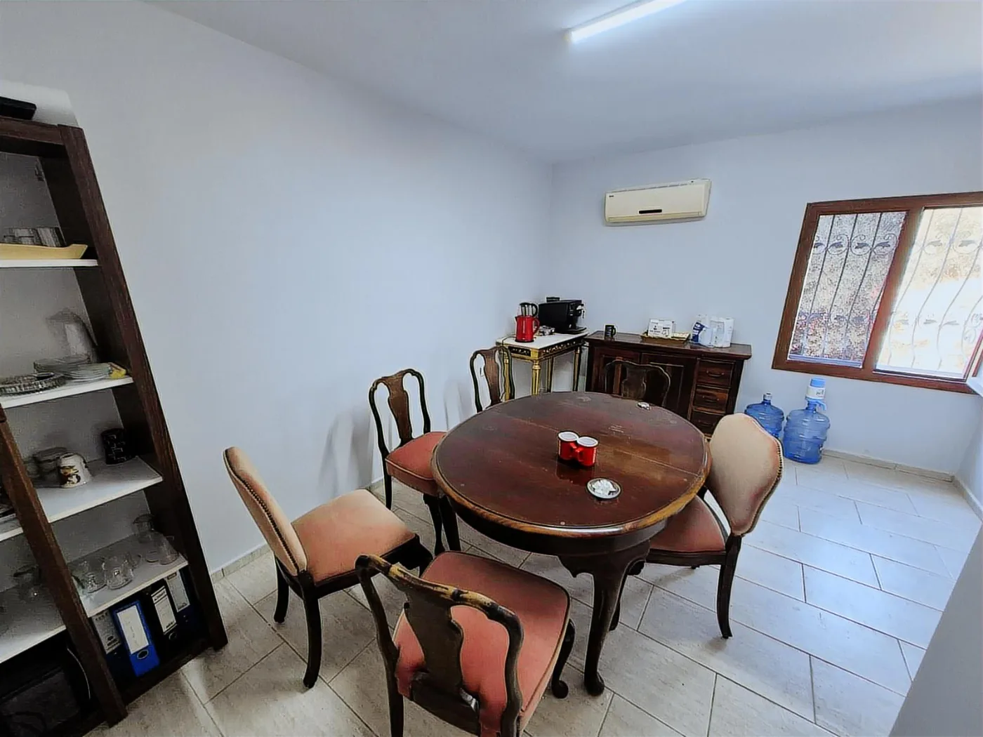 Bayraklidede Mahallesinde Satılık Tripleks 6+1 Dükkan Tapulu