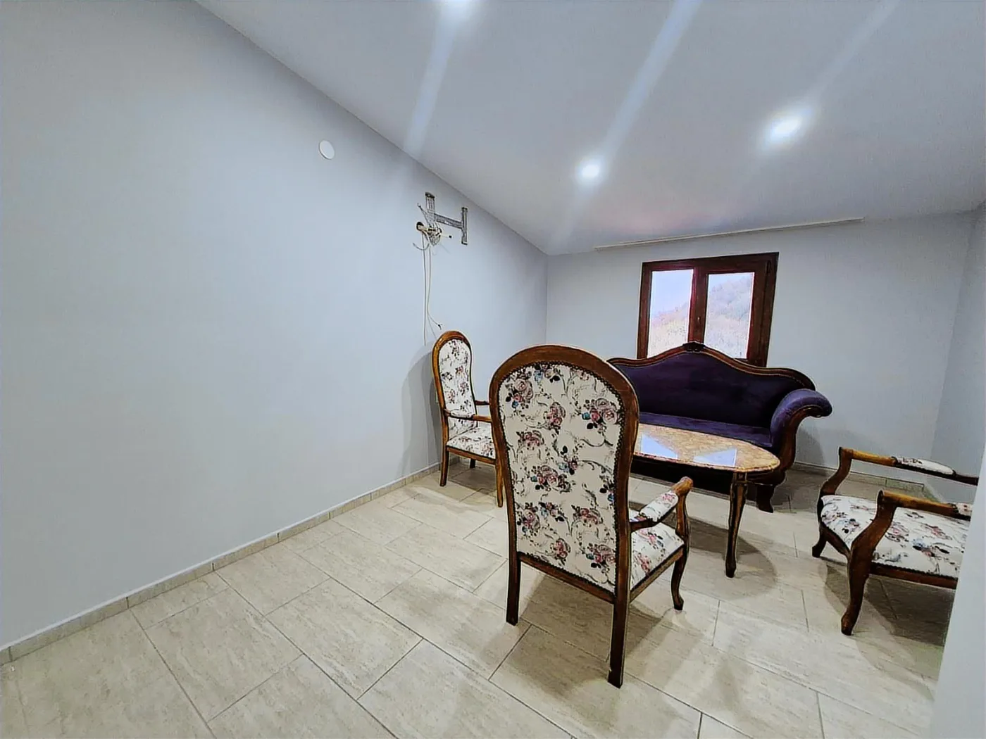 Bayraklidede Mahallesinde Satılık Tripleks 6+1 Dükkan Tapulu
