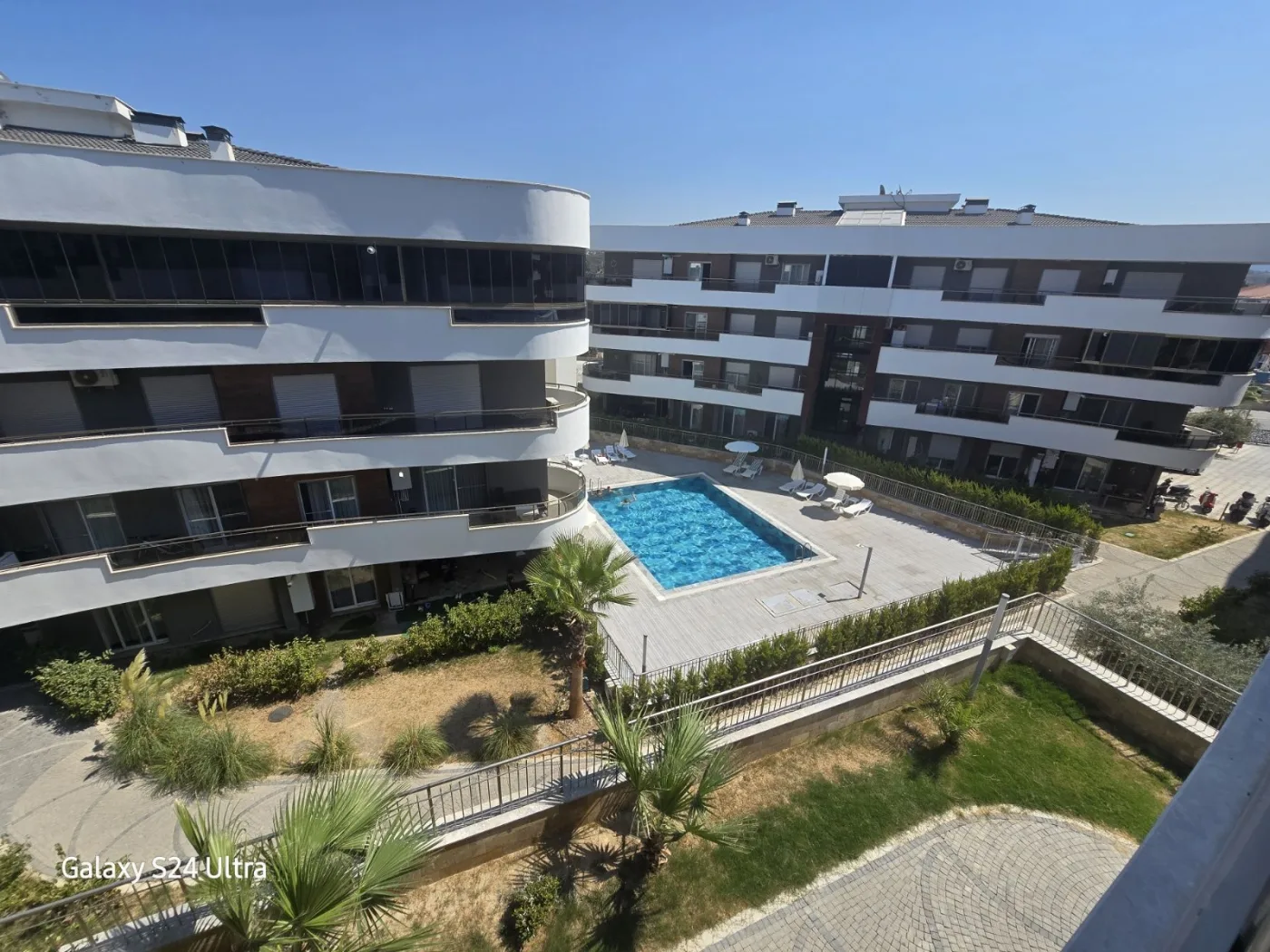 KUŞADASI DOGALĞAZLI HAVUZLU SİTEDE SATILIK 2+1