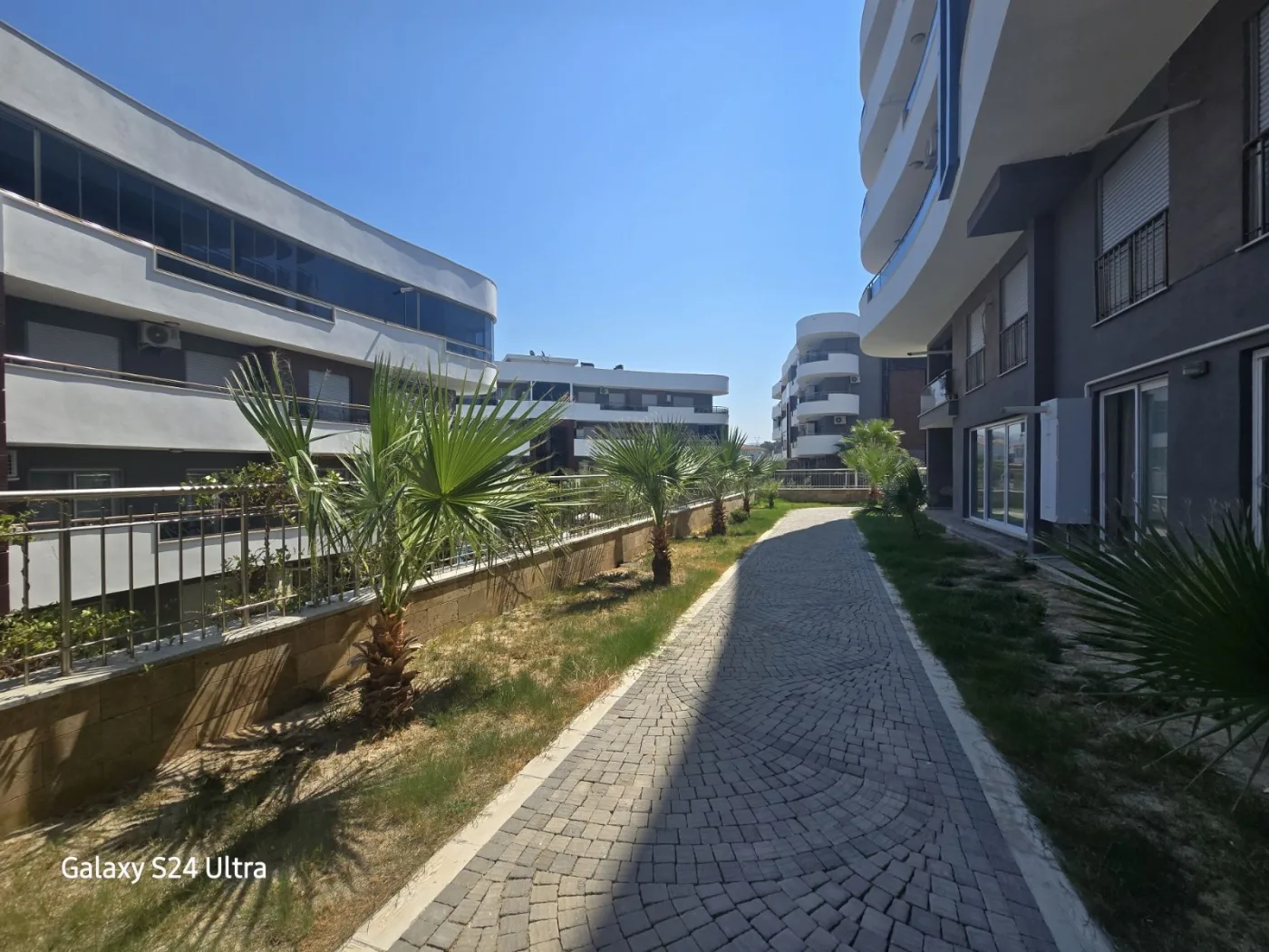 KUŞADASI DOGALĞAZLI HAVUZLU SİTEDE SATILIK 2+1
