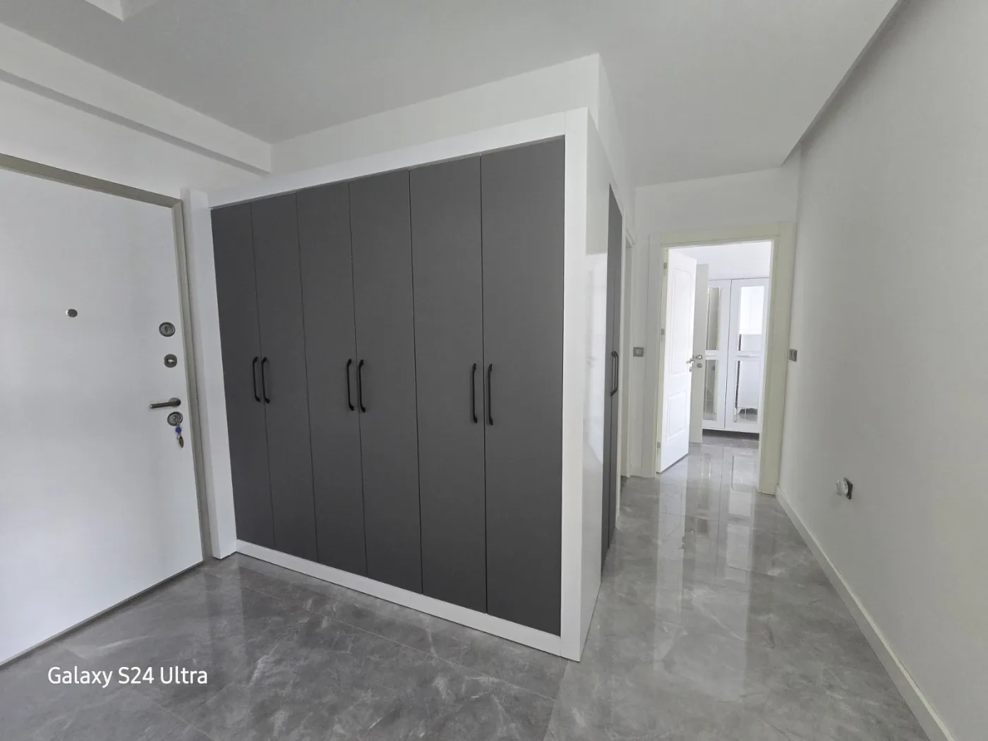 KUŞADASI DOGALĞAZLI HAVUZLU SİTEDE SATILIK 2+1
