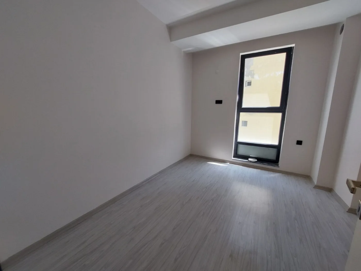 Meteoroloji Kavşağı Civarı Ulaşımı Kolay Yeni Binada Ara Kat 2+1