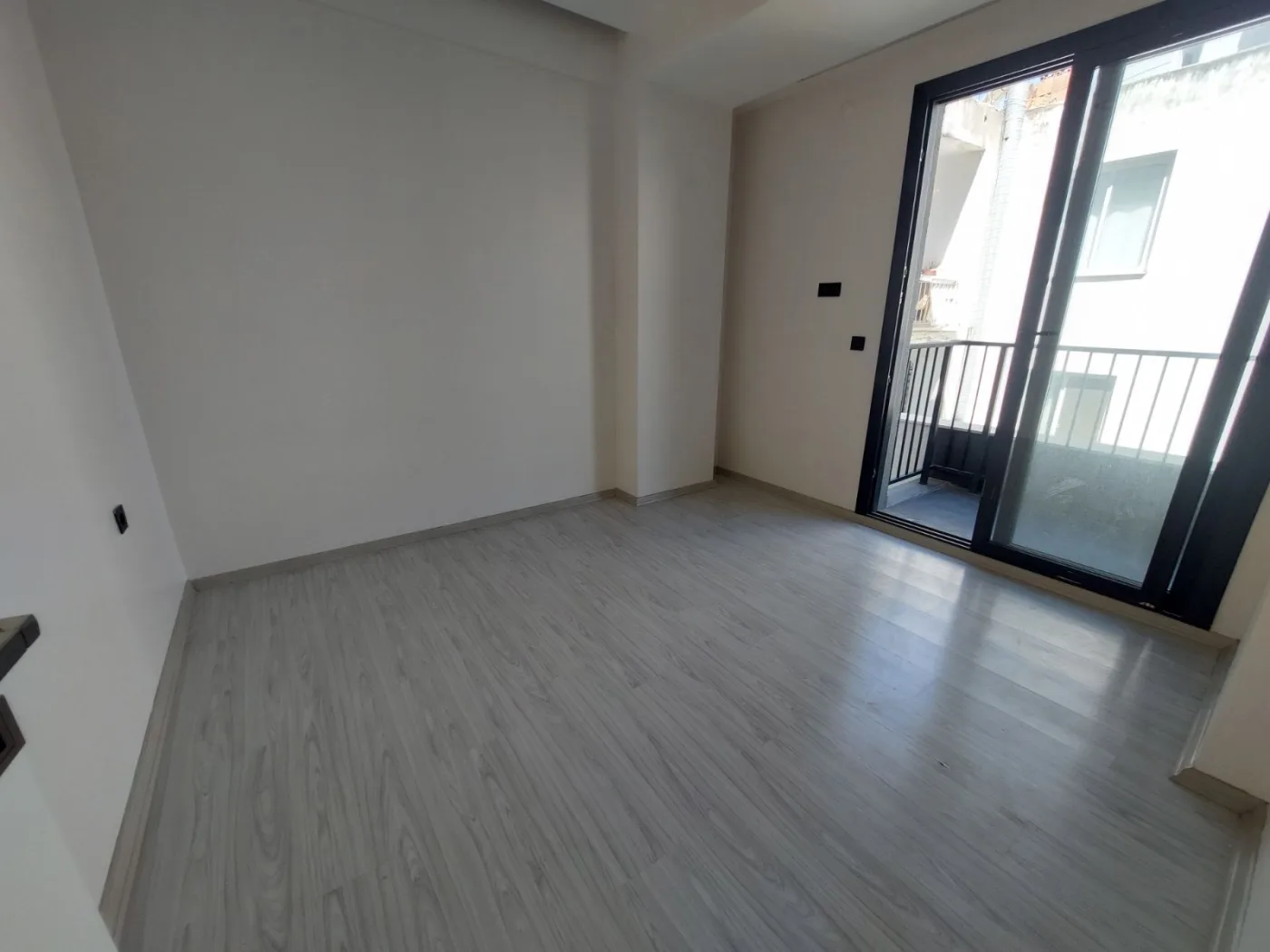 Meteoroloji Kavşağı Civarı Ulaşımı Kolay Yeni Binada Ara Kat 2+1