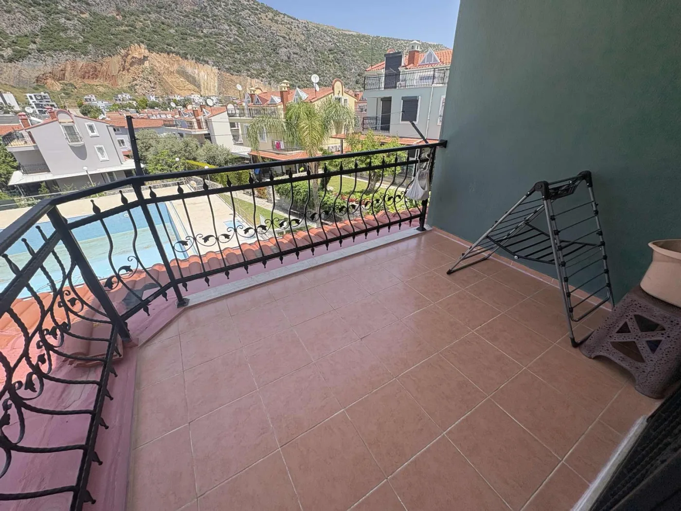 Kuşadası Yavansu'da Havuzlu Sitede Köşe Konum 5+1 Villa