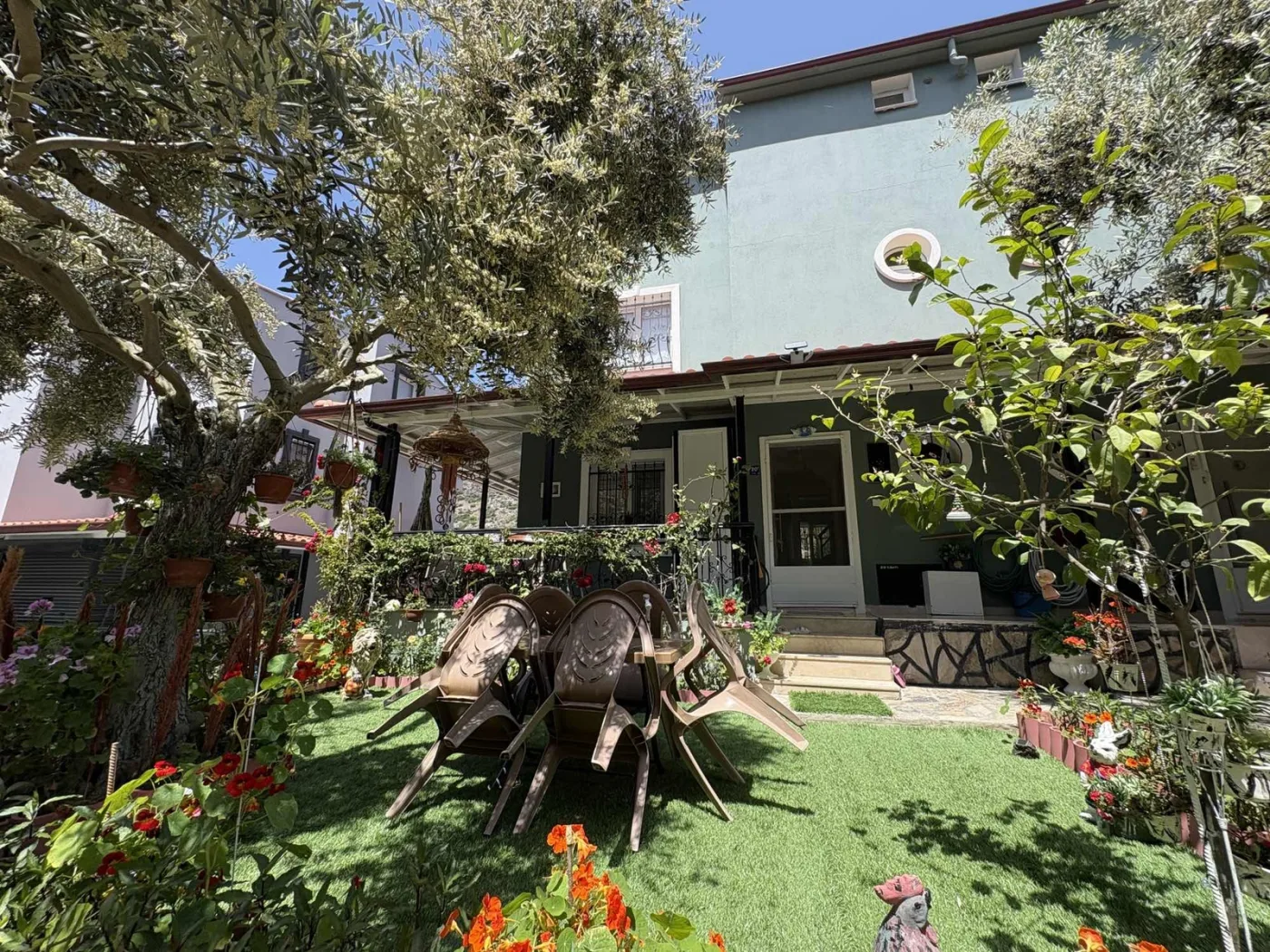 Kuşadası Yavansu'da Havuzlu Sitede Köşe Konum 5+1 Villa