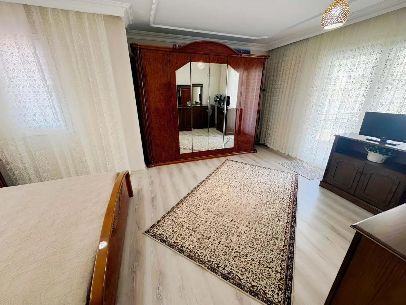 Kuşadası Yavansu'da Havuzlu Sitede Köşe Konum 5+1 Villa