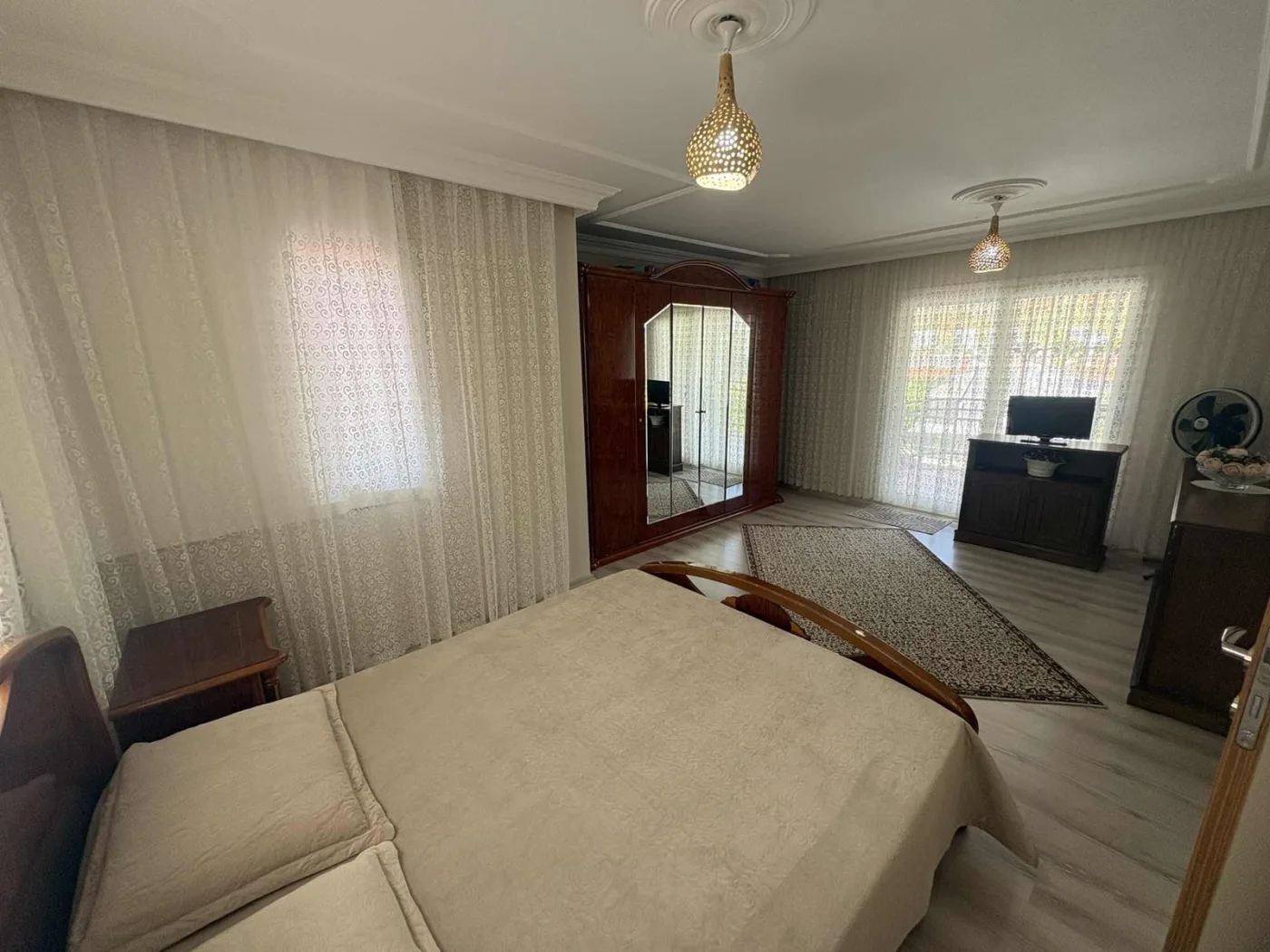 Kuşadası Yavansu'da Havuzlu Sitede Köşe Konum 5+1 Villa