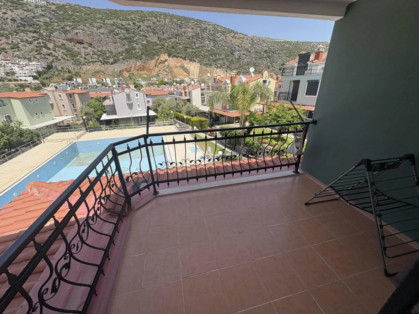Kuşadası Yavansu'da Havuzlu Sitede Köşe Konum 5+1 Villa