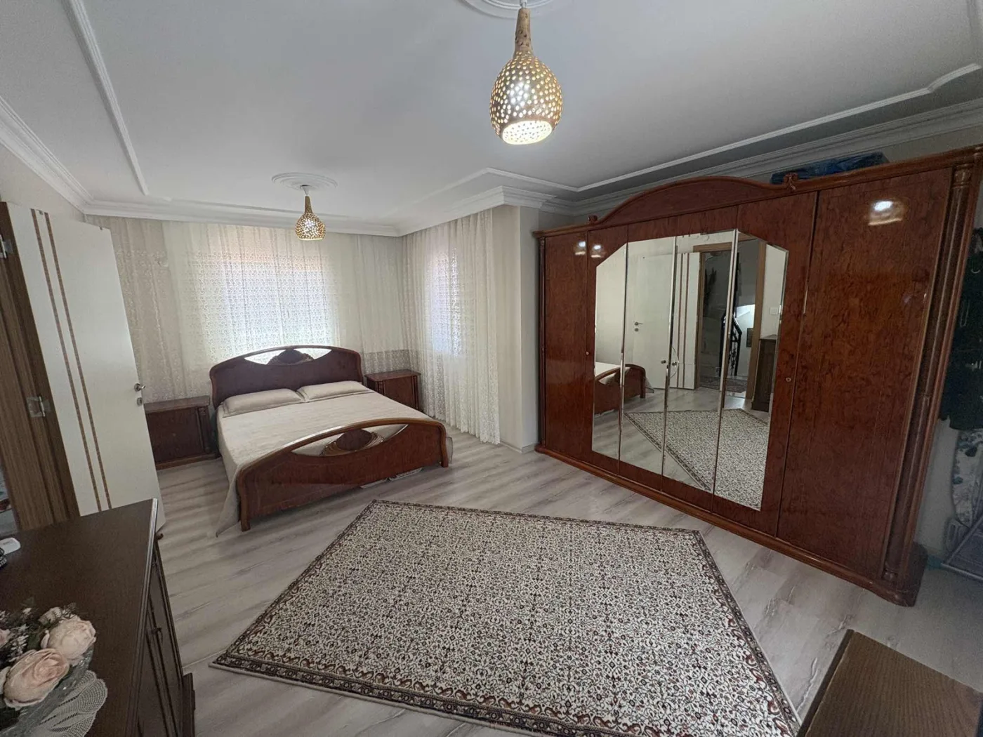 Kuşadası Yavansu'da Havuzlu Sitede Köşe Konum 5+1 Villa