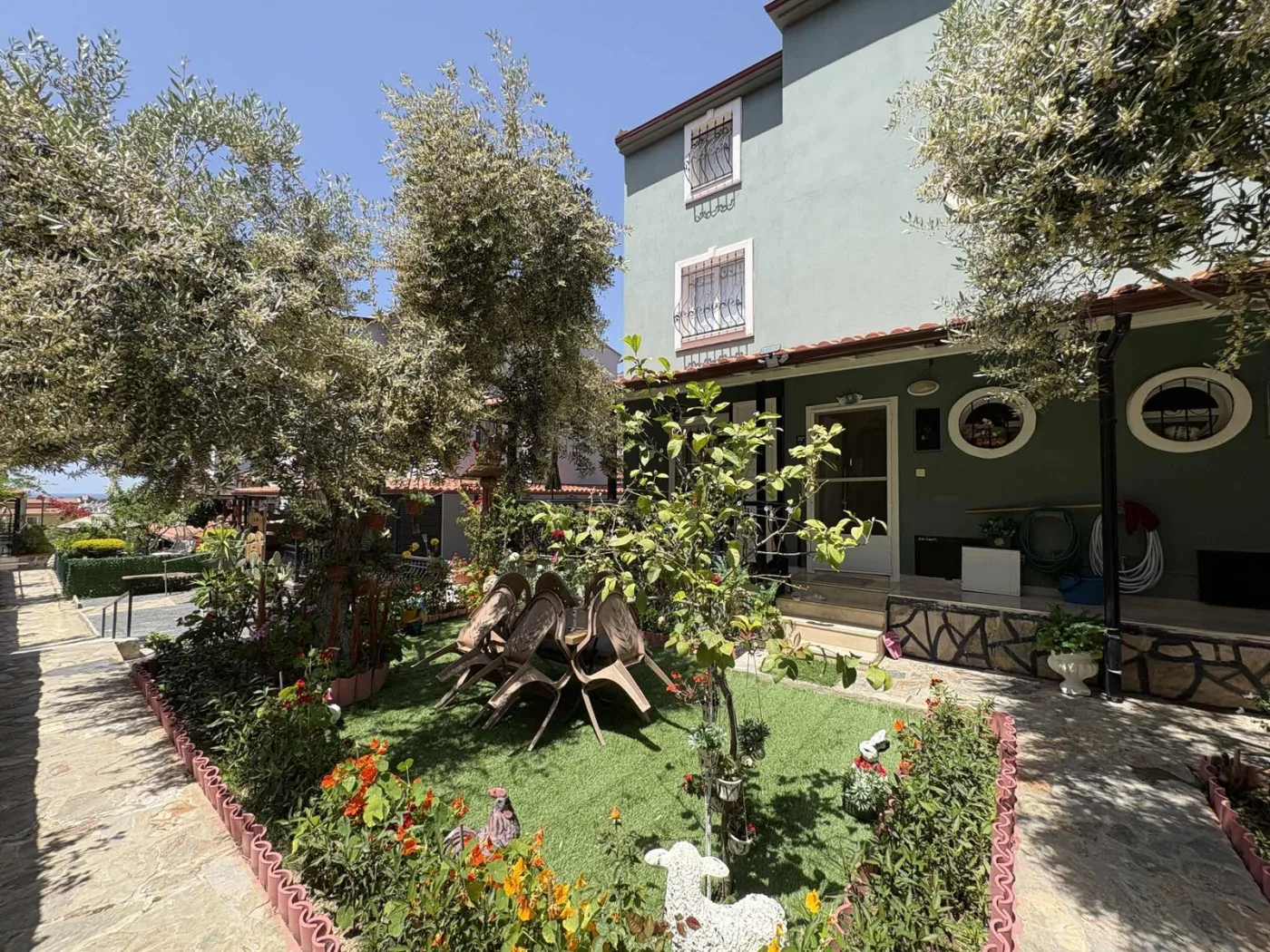 Kuşadası Yavansu'da Havuzlu Sitede Köşe Konum 5+1 Villa