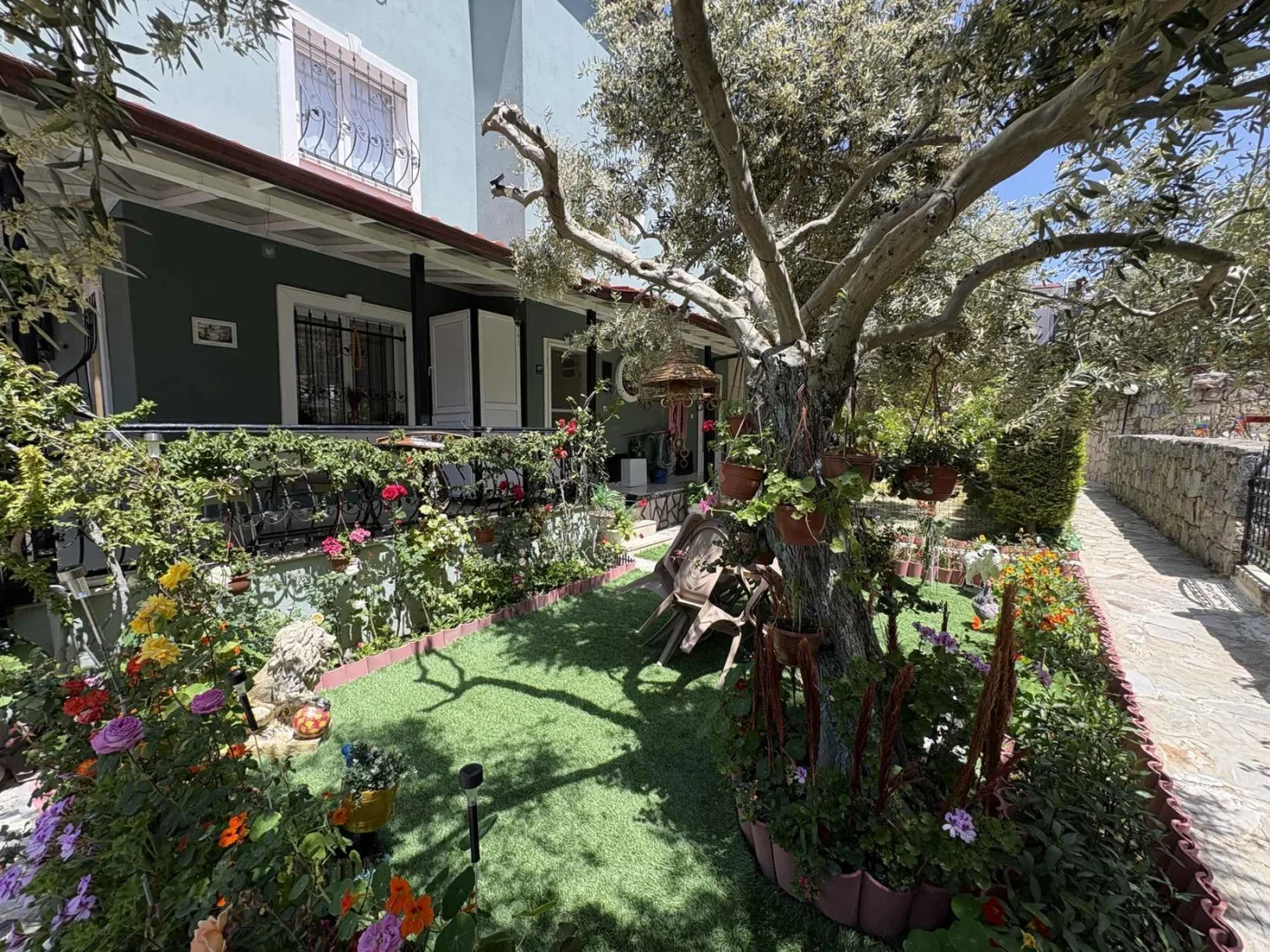 Kuşadası Yavansu'da Havuzlu Sitede Köşe Konum 5+1 Villa