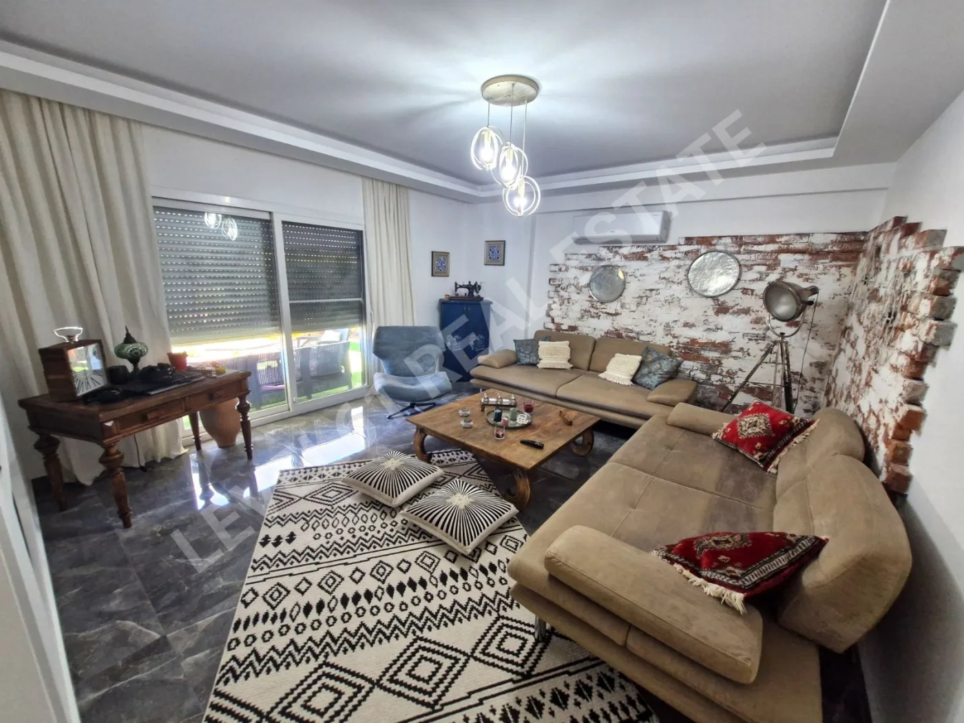 Level61'den Yetkili Kuşadasında Lüks Eşyalı Satılık 3+1 Daire