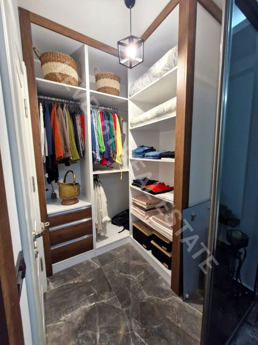 Level61'den Yetkili Kuşadasında Lüks Eşyalı Satılık 3+1 Daire