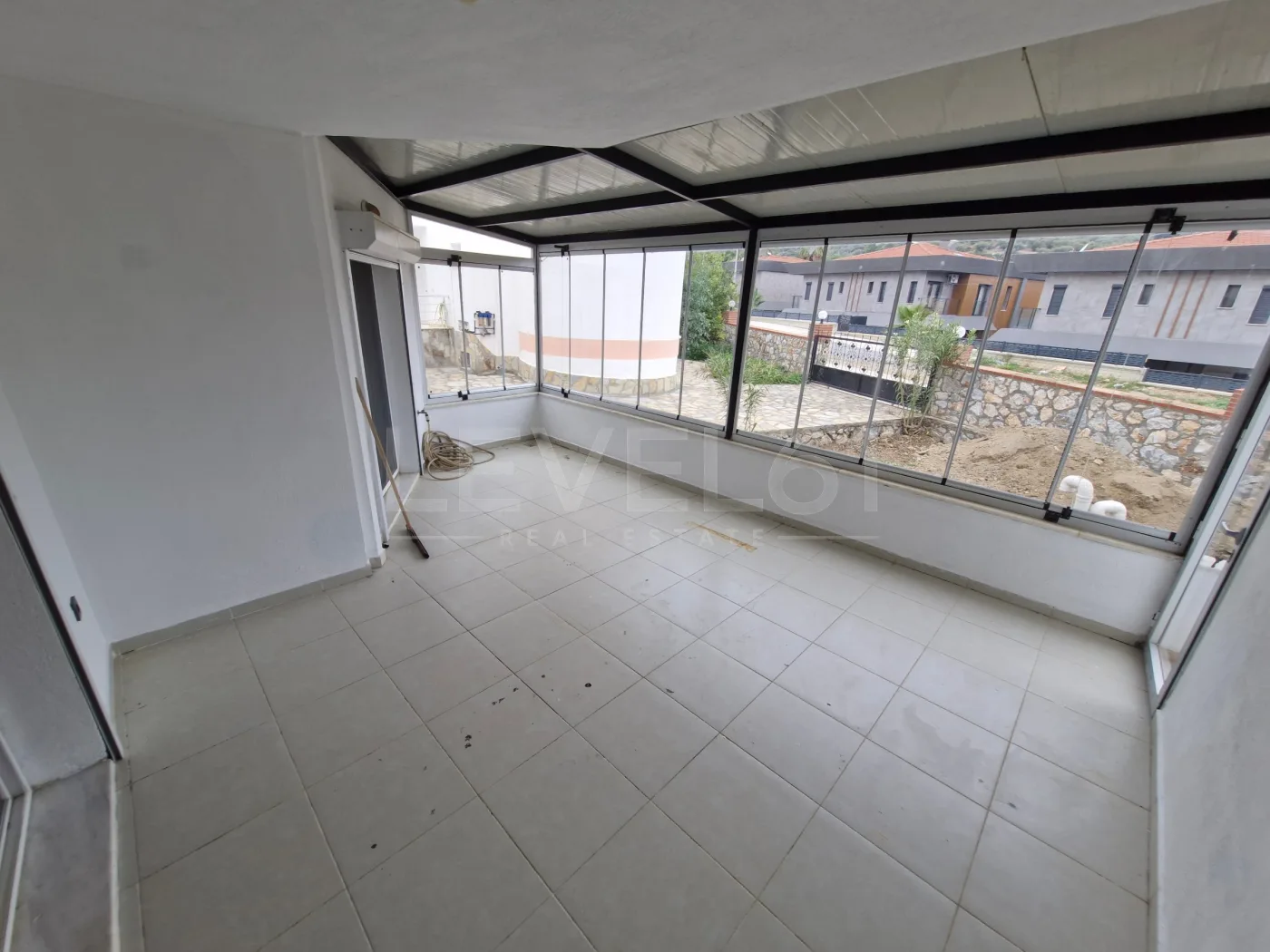 KUŞADASI BAYRAKLIDEDE 5+2 SATILIK MÜSTAKİL VİLLA
