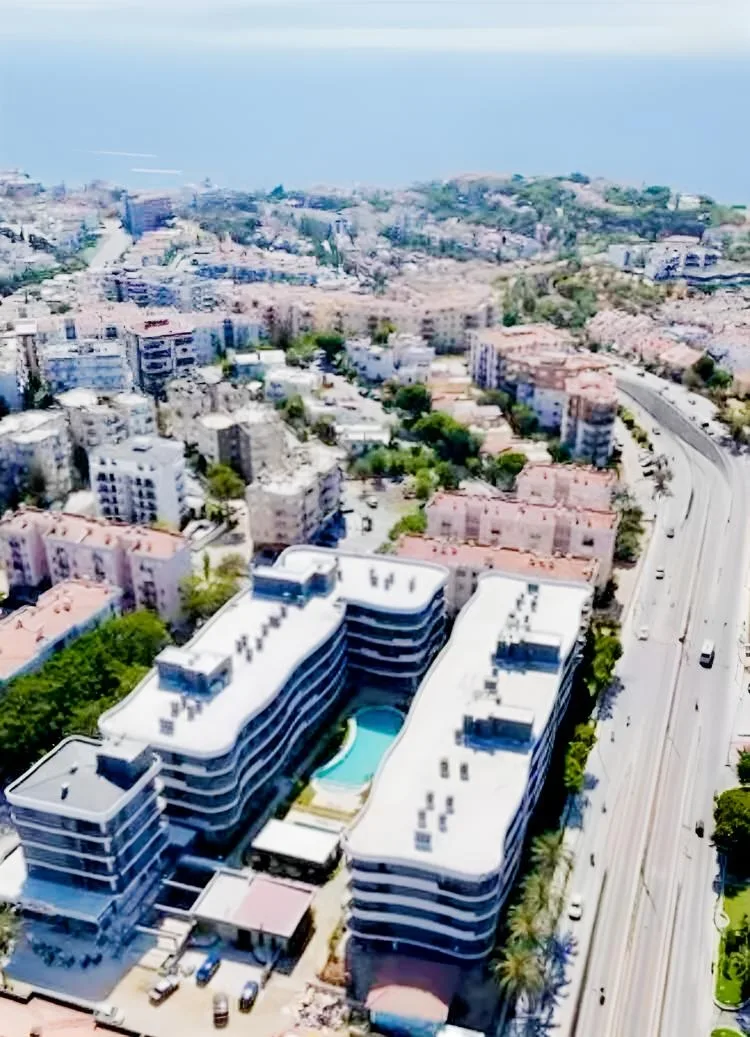 KUŞADASI MERKEZDE D.GAZLI YENİ SİTEDE SATILIK 2+1 DAİRE